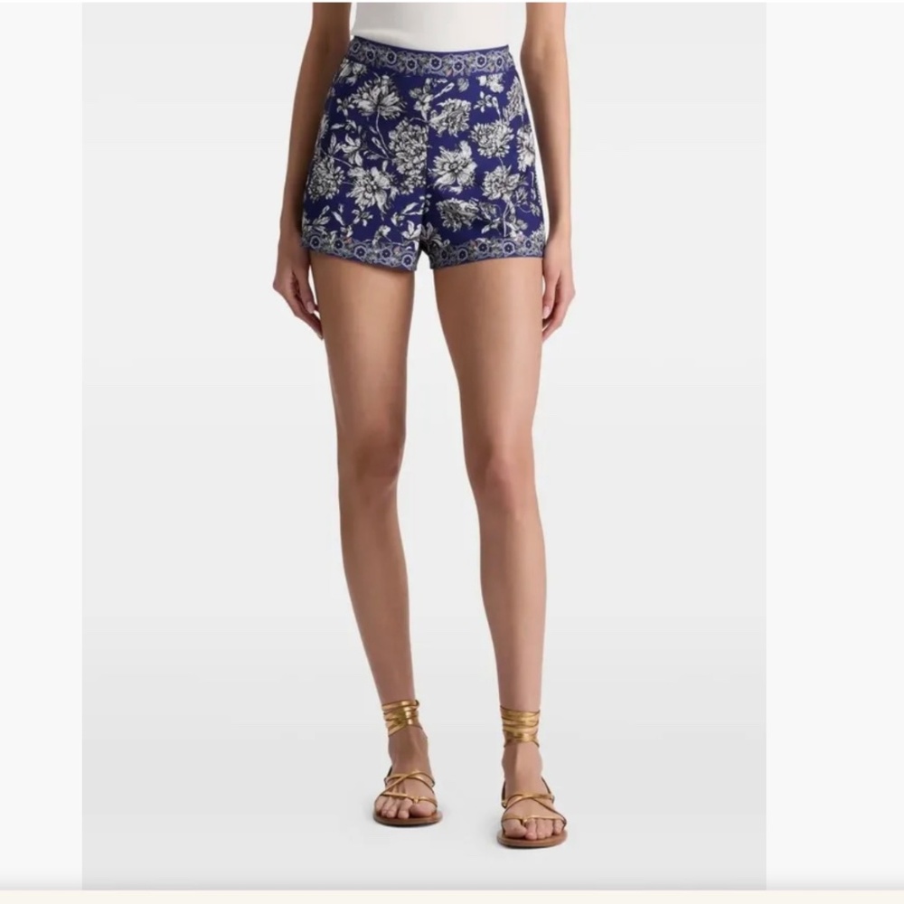 Alice + Olivia Hera Back Zip Short  size 6